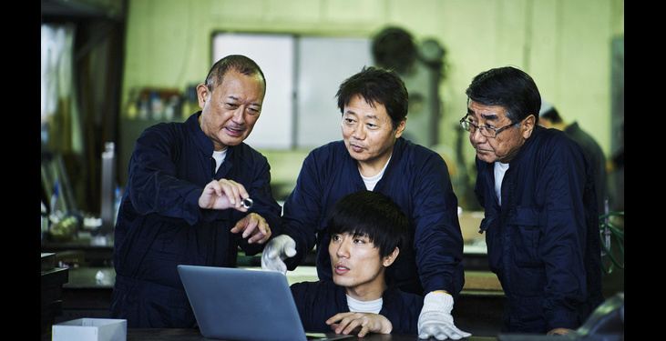 可変するアーチ構造を持つインソールが、テニス、陸上競技等、瞬発力を求める競技に最適です。